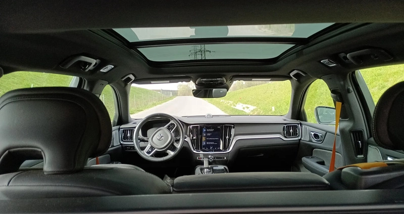 Volvo V60 cena 215900 przebieg: 52505, rok produkcji 2021 z Kraków małe 781